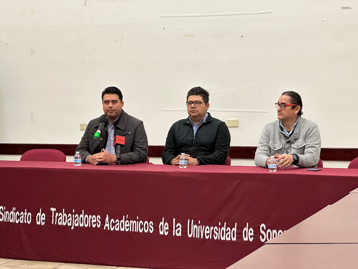 Cuauhtémoc Nieblas Cota, al centro, busca la secretaría del Sindicato de Trabajadores Académicos de la Unison. FOTO: ESPECIAL