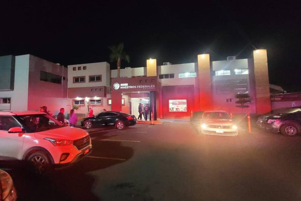 Joven se lanza de auto para escapar de privación