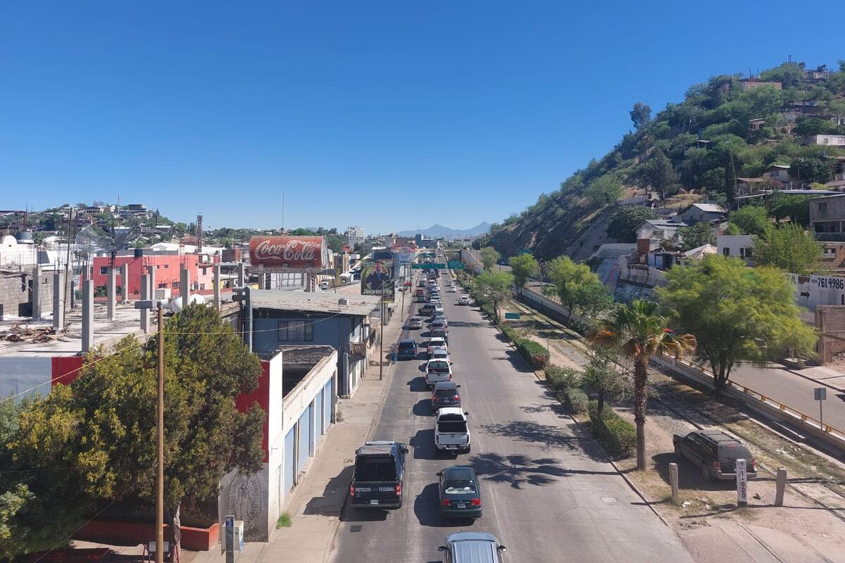 Se incrementan filas en garitas de Nogales para ingresar a EU