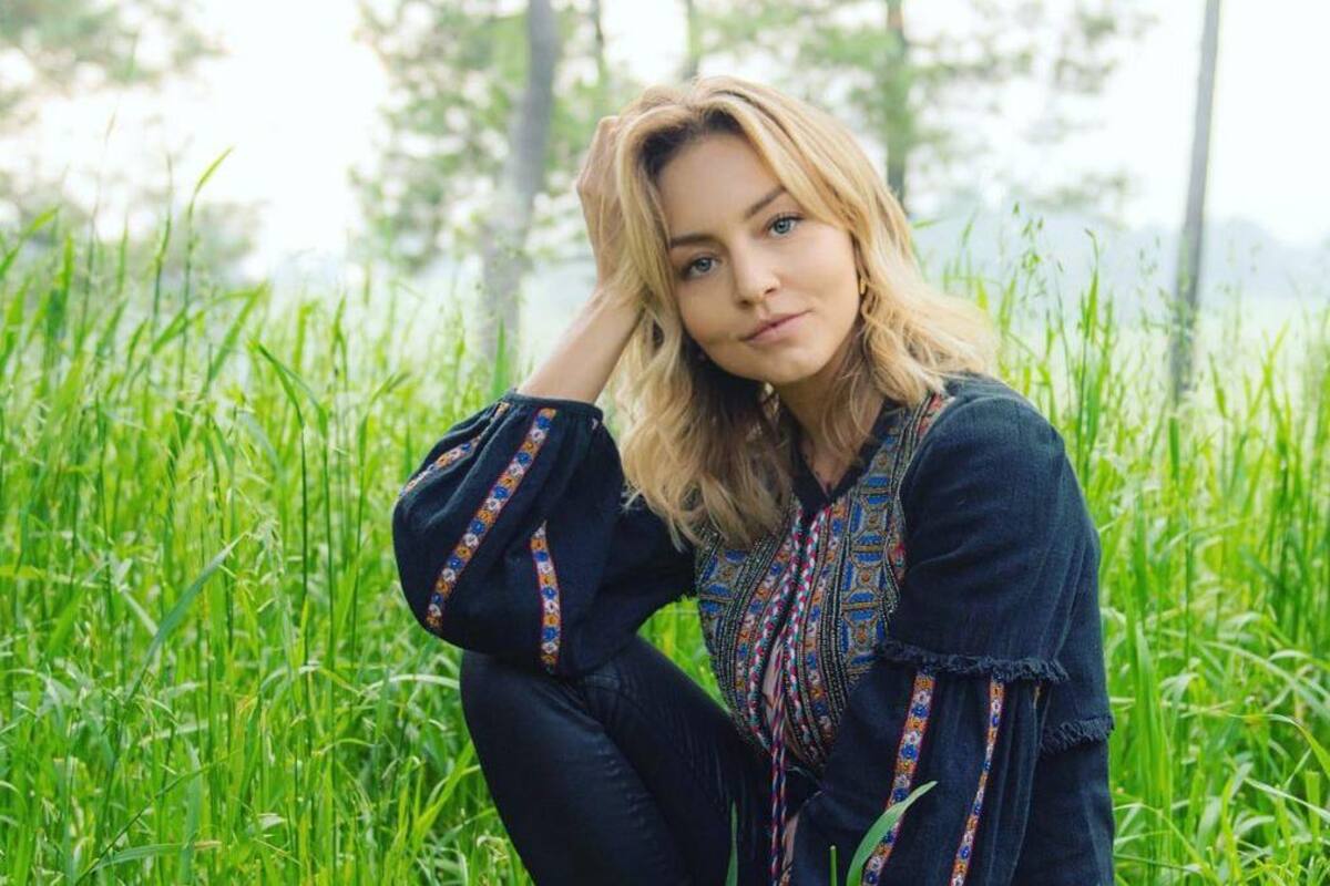 Angelique Boyer hace su propio huerto en casa