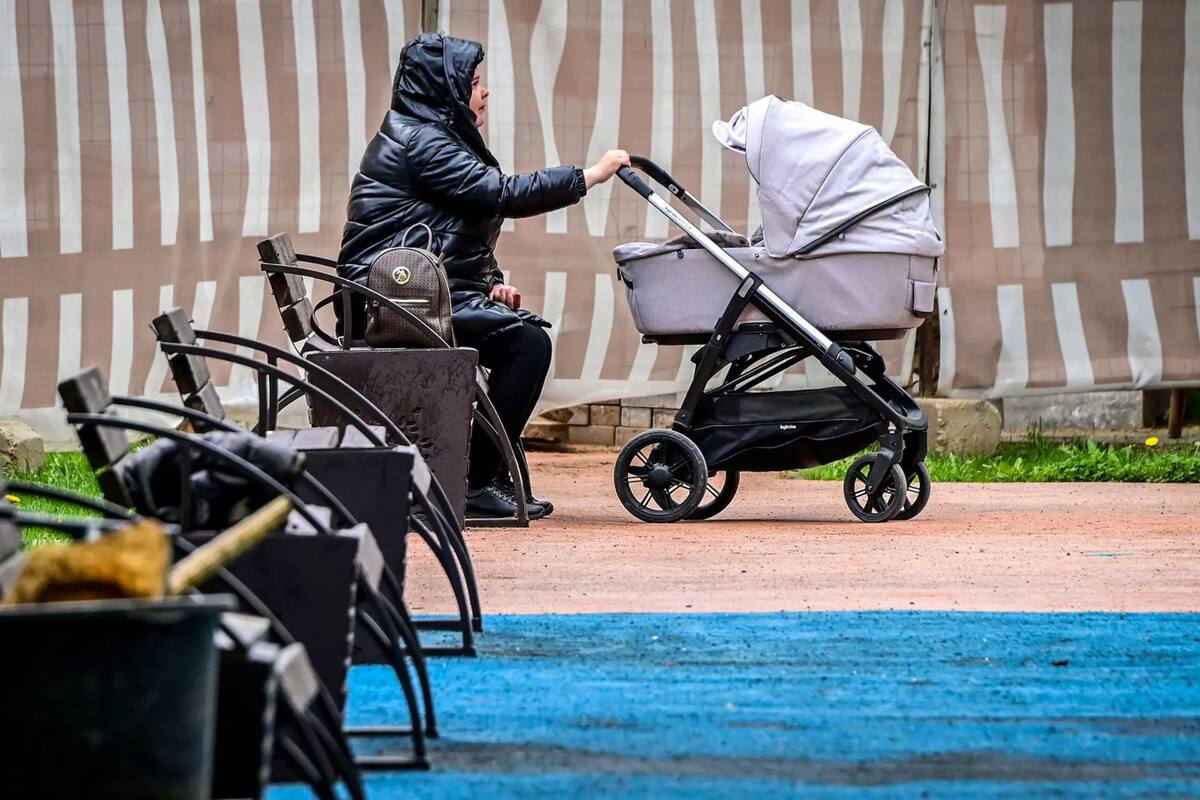 Vladimir Putin ofrece a madres rusas 16 mil rublos en efectivo si tienen 10 hijos o más