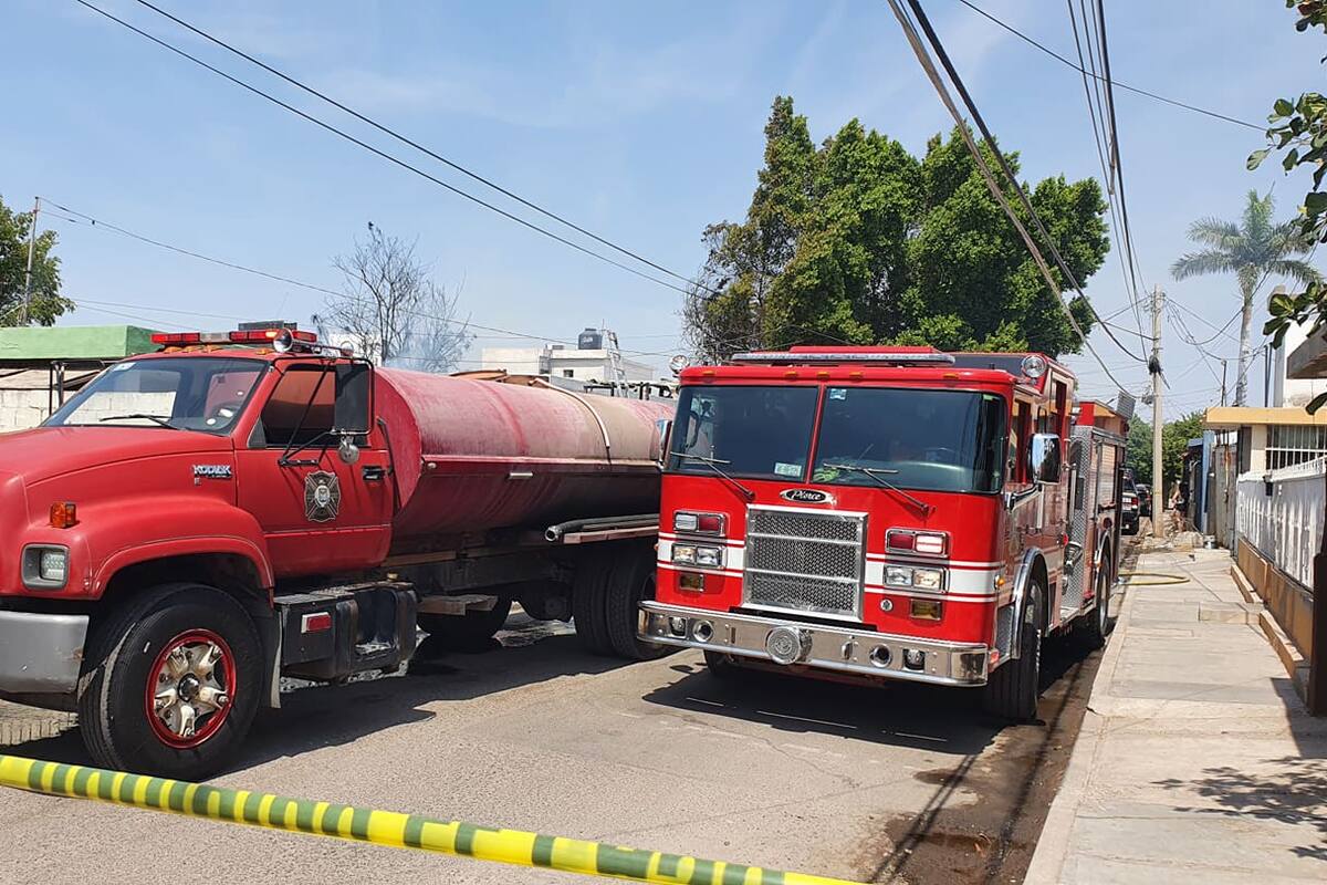 Bomberos sofocan incendio en carpintería ubicada en la colonia Progresista
