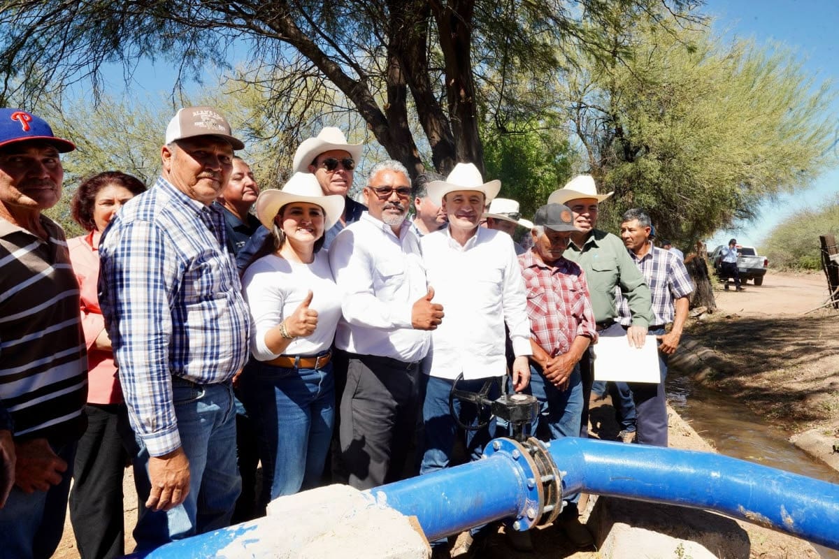 El gobernador Alfonso Durazo entregó obras, apoyos y becas en municipios del Noroeste de Sonoга. FOTO: ESPECIAL