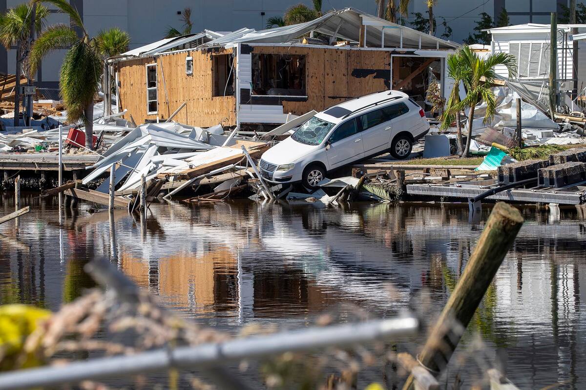 Biden llega al estado de Florida tras paso de huracán Ian