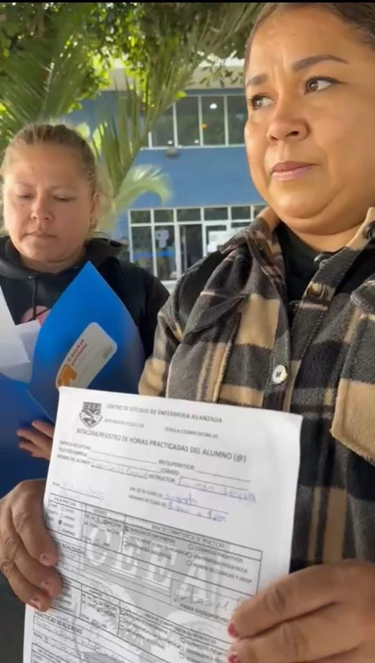 Un centro de estudios les aseguró que en el transcurso de un año obtendrían su certificado. Foto: Cortesia