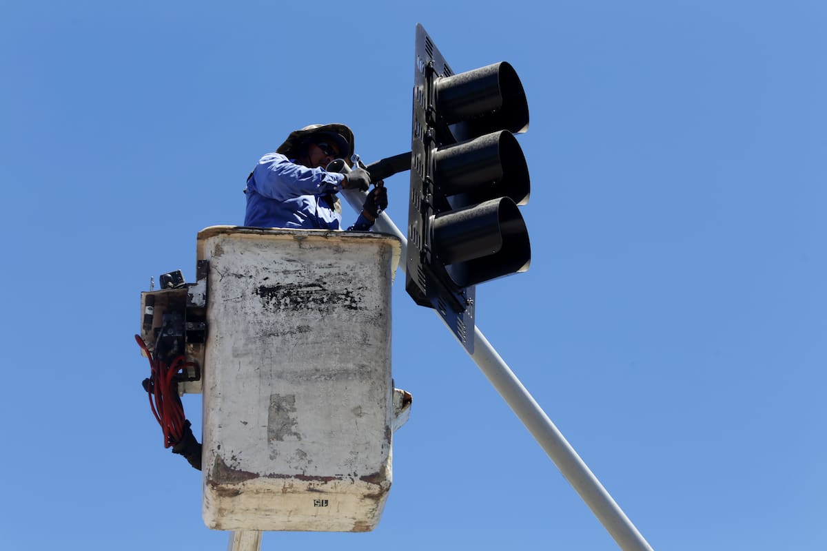 Vandalismo afecta funcionamiento de semáforos en Mexicali