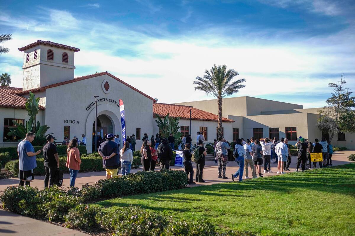 Largas filas no frenan a votantes en Chula Vista