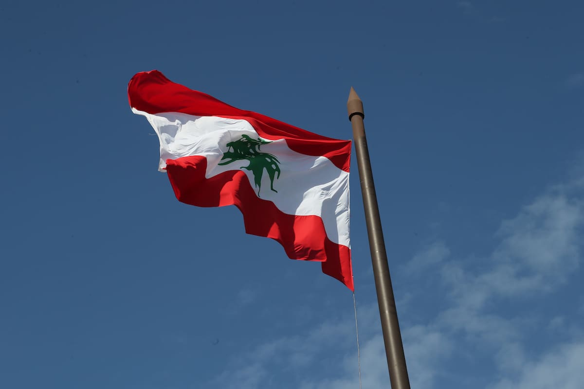 Presidente de Líbano exige a Irán no interferir en su país y pide a Hezbollah negociar mientras nuevos ataques israelíes dejan más muertos en el sur libanés