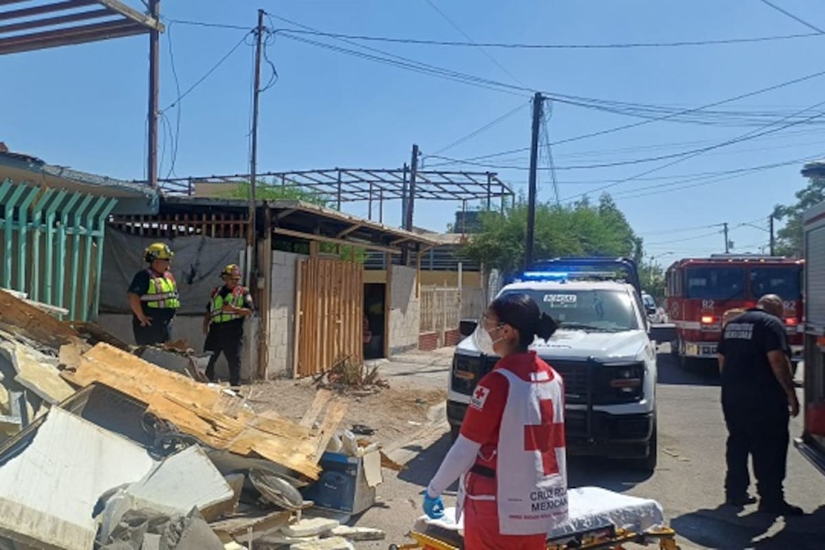 Adulto mayor lesionado tras caer de segundo piso
