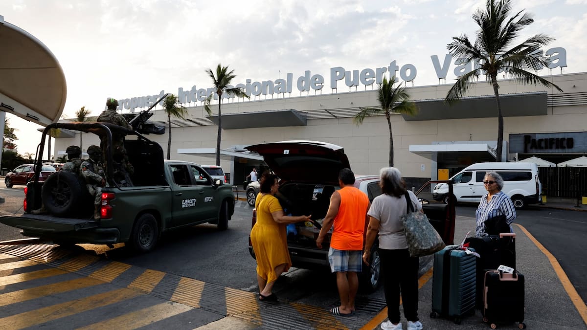 Fichas y domicilios localizados ayudan a coordinar la búsqueda de internos de alta peligrosidad. /Reuters