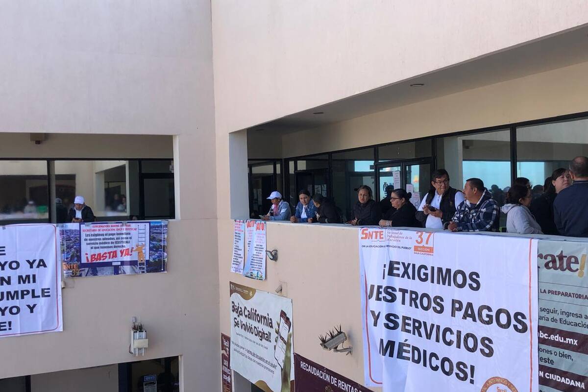 Se manifiestan docentes de tres escuelas secundarias y prescolar