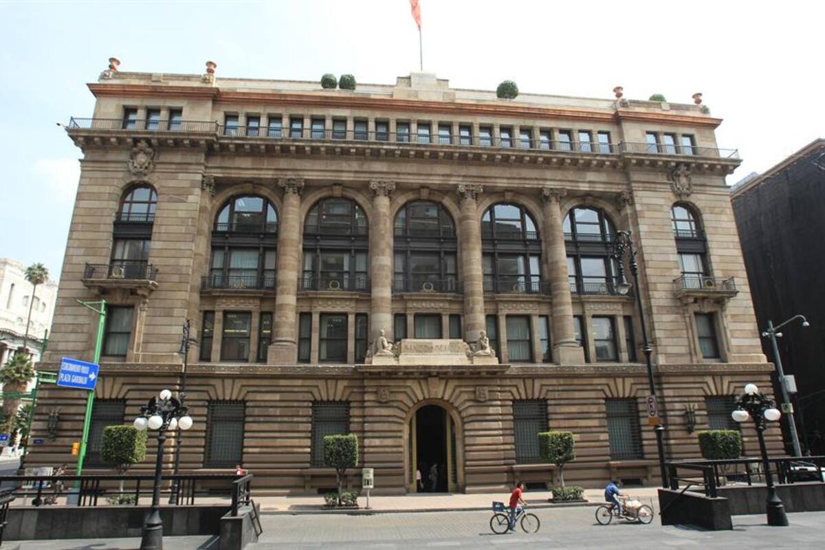 Ricardo Monreal defiende reforma para que Banco de México compre dólares