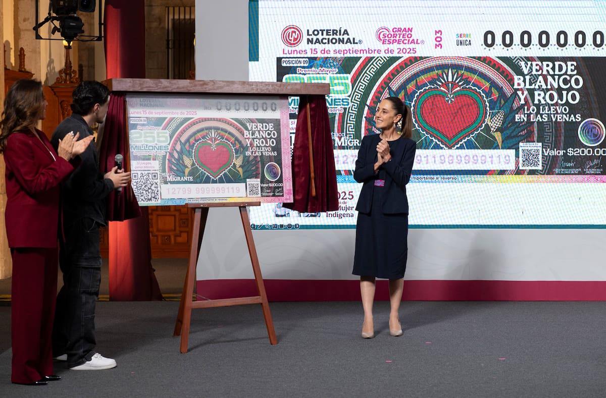 Cuauhtémoc, Ciudad de México, México, 25 de julio de 2025.
La doctora Claudia Sheinbaum Pardo, presidenta Constitucional de los Estados Unidos Mexicanos en conferencia de prensa matutina, “Conferencia del Pueblo”, en el Salón Tesorería de Palacio Nacional. | Foto: Presidencia