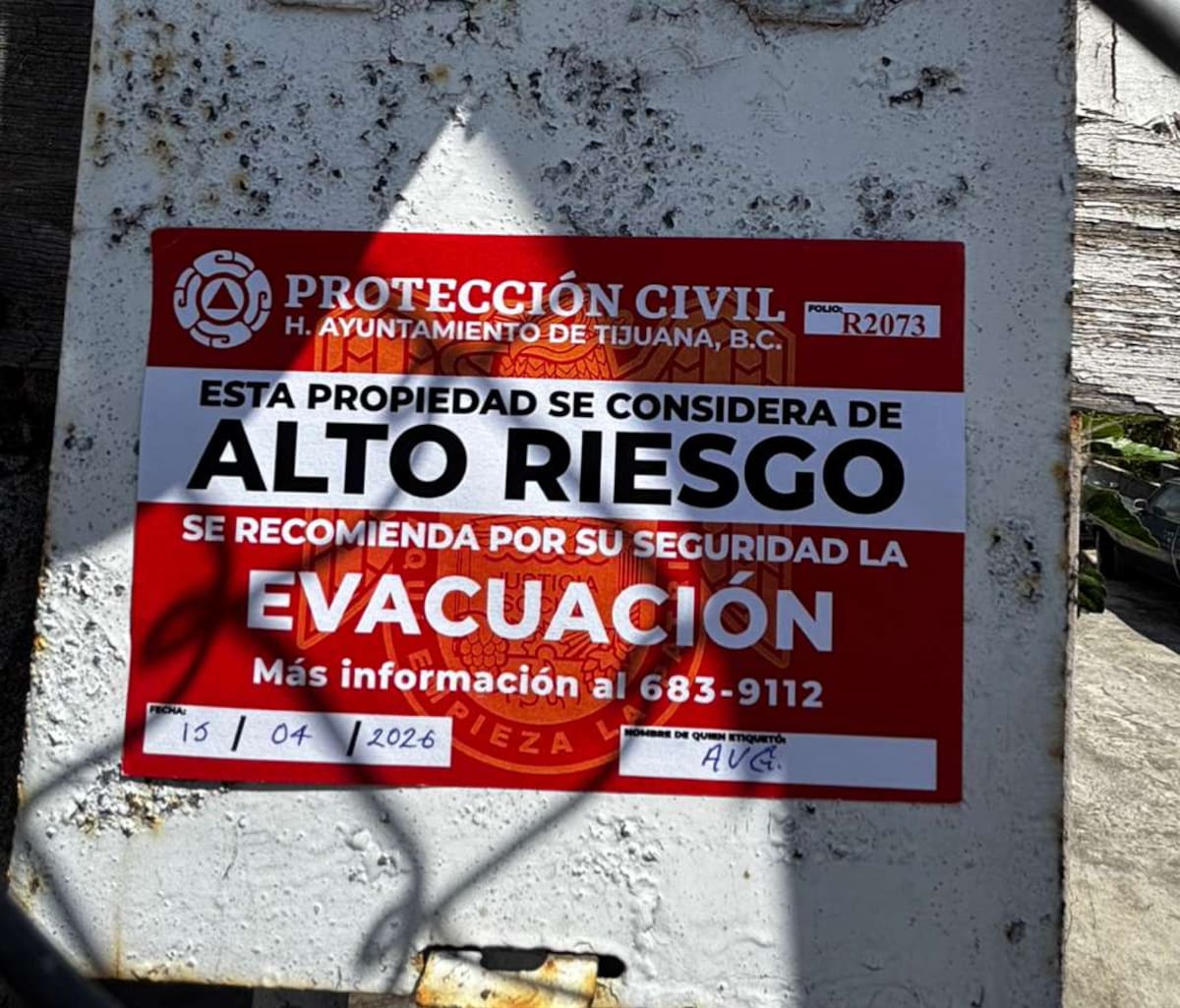 Vecinos urgen frenar obra cercana tras detectar grietas; autoridades evalúan daños y posible suspensión temporal de trabajos. Foto: Lorena Salinas