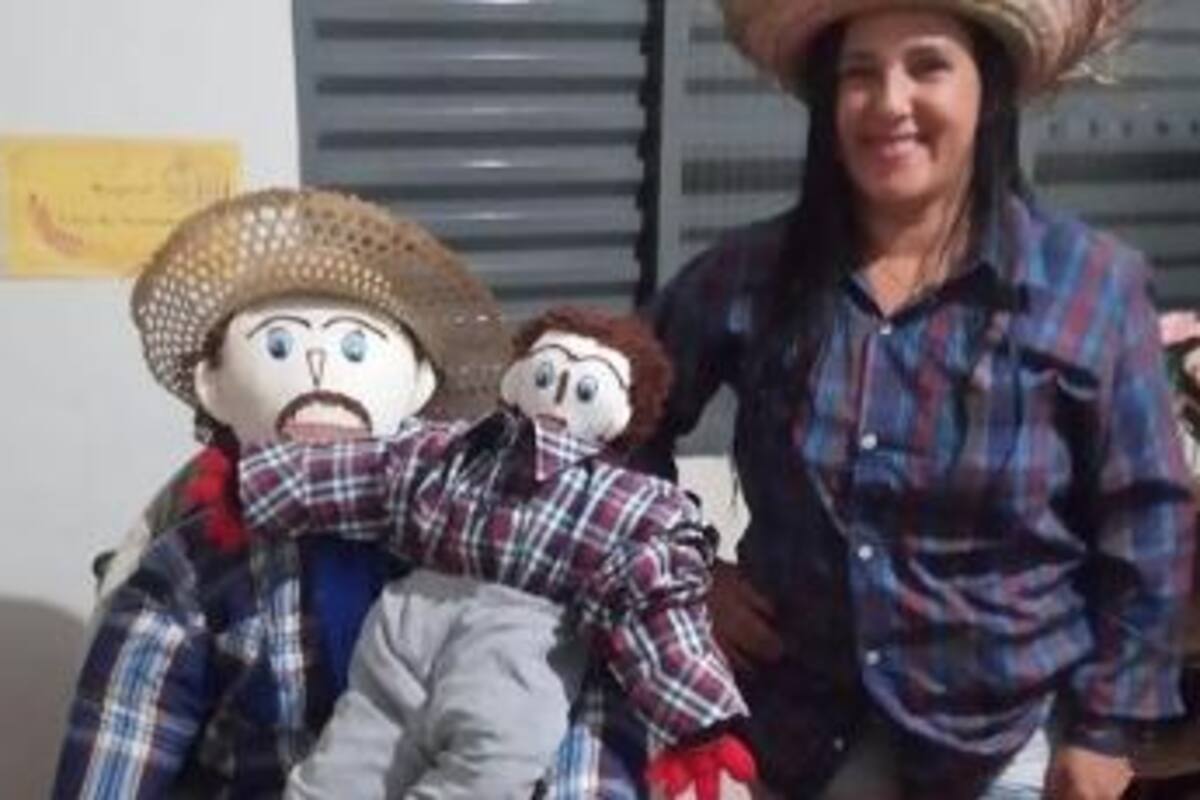 Viral: La mujer que contrajo matrimonio con muñeco de trapo, ahora tiene un hijo con él