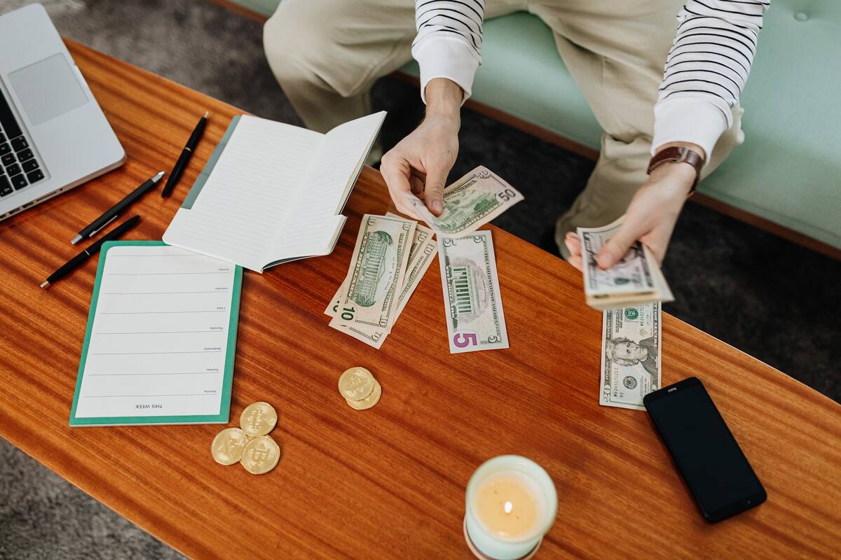 La psicología de nuestras decisiones financieras: Cómo los sesgos cognitivos influyen en nuestra economía personal