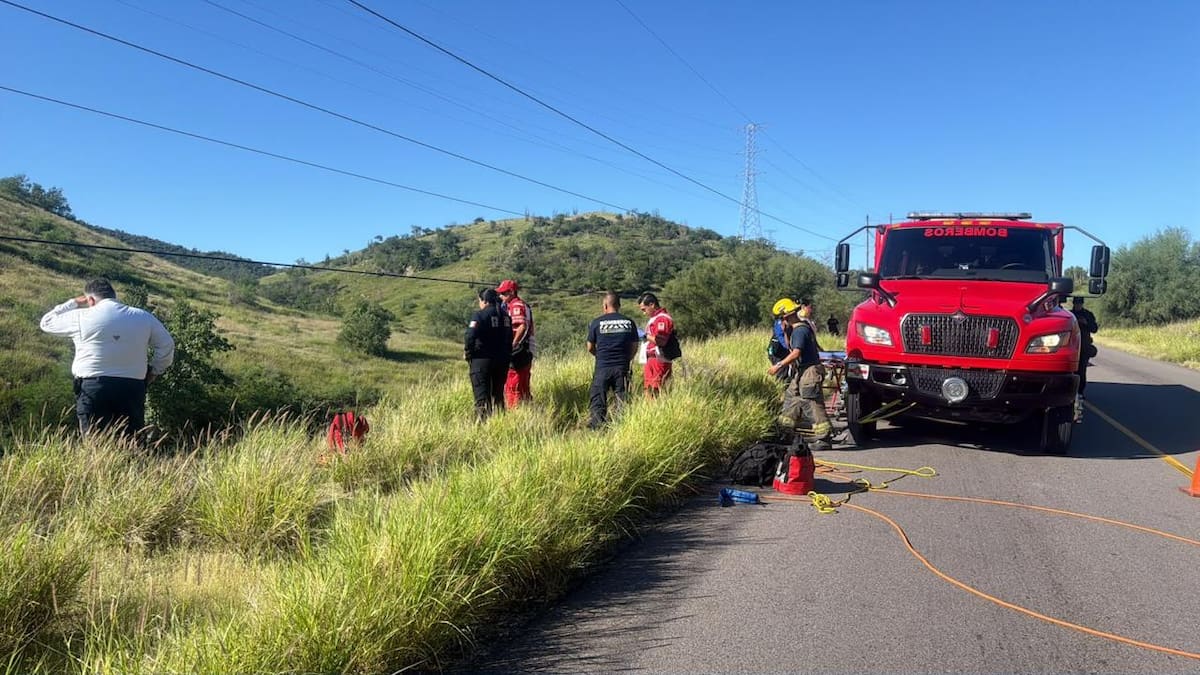 Volcadura en la carretera a Mina Nyco deja dos lesionados, entre ellos un hombre de 33 años con heridas graves