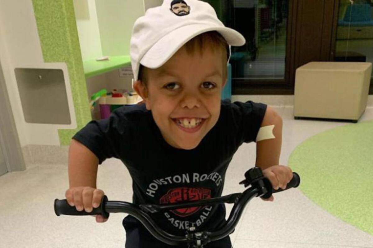 Brad Williams recolecta más de 3 mdp para llevar a niño con enanismo a Disney