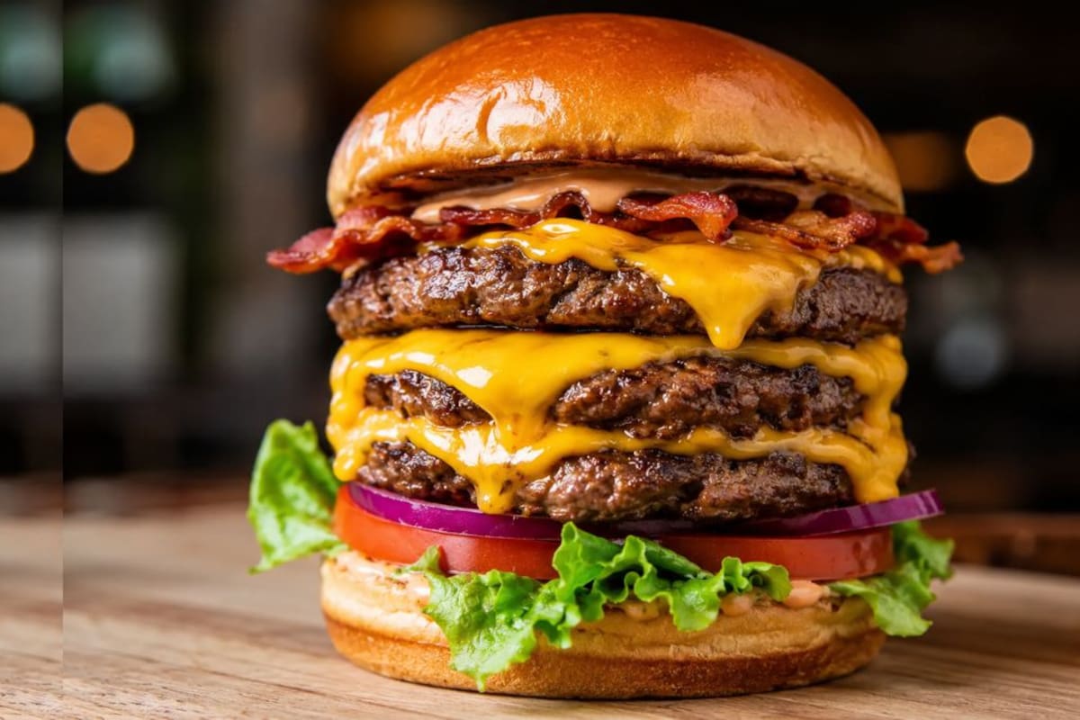 ¿Qué significa “la hamburguesa triple” y por qué se hizo viral en redes sociales?