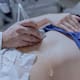 Un proyecto de ley en Chile propone que las mujeres escuchen los latidos del feto antes de un aborto sin importar la causal, lo que desató fuertes críticas al considerarse un mecanismo de presión y revictimización