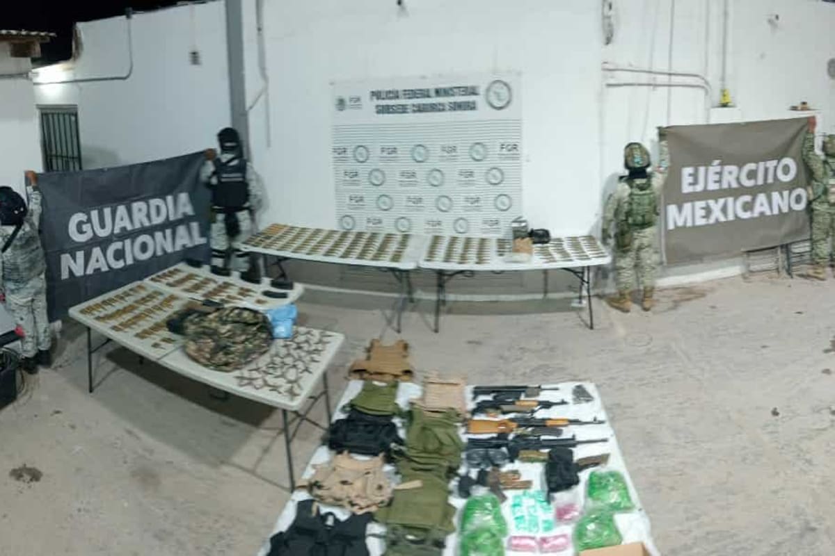 Aseguran arsenal en presunto domicilio de grupo criminal en Caborca