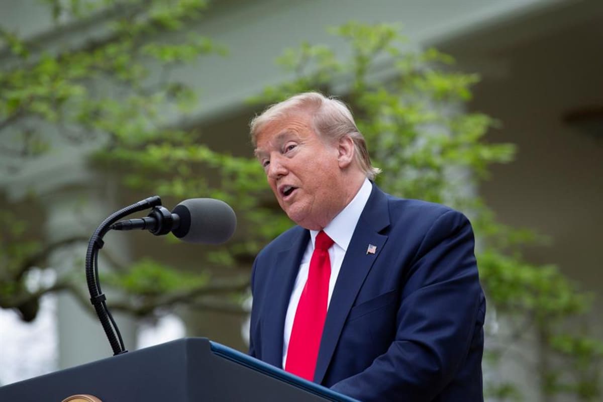 Trump frena apoyos de EU a la OMS