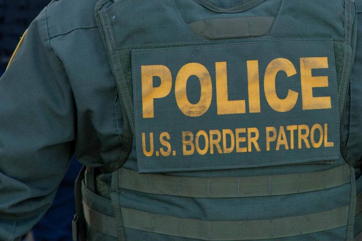 Interceptan camioneta de “polleros” con 18 migrantes en Yuma