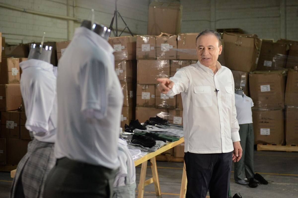 Entrega Gobernador el 100% de uniformes escolares a alumnos