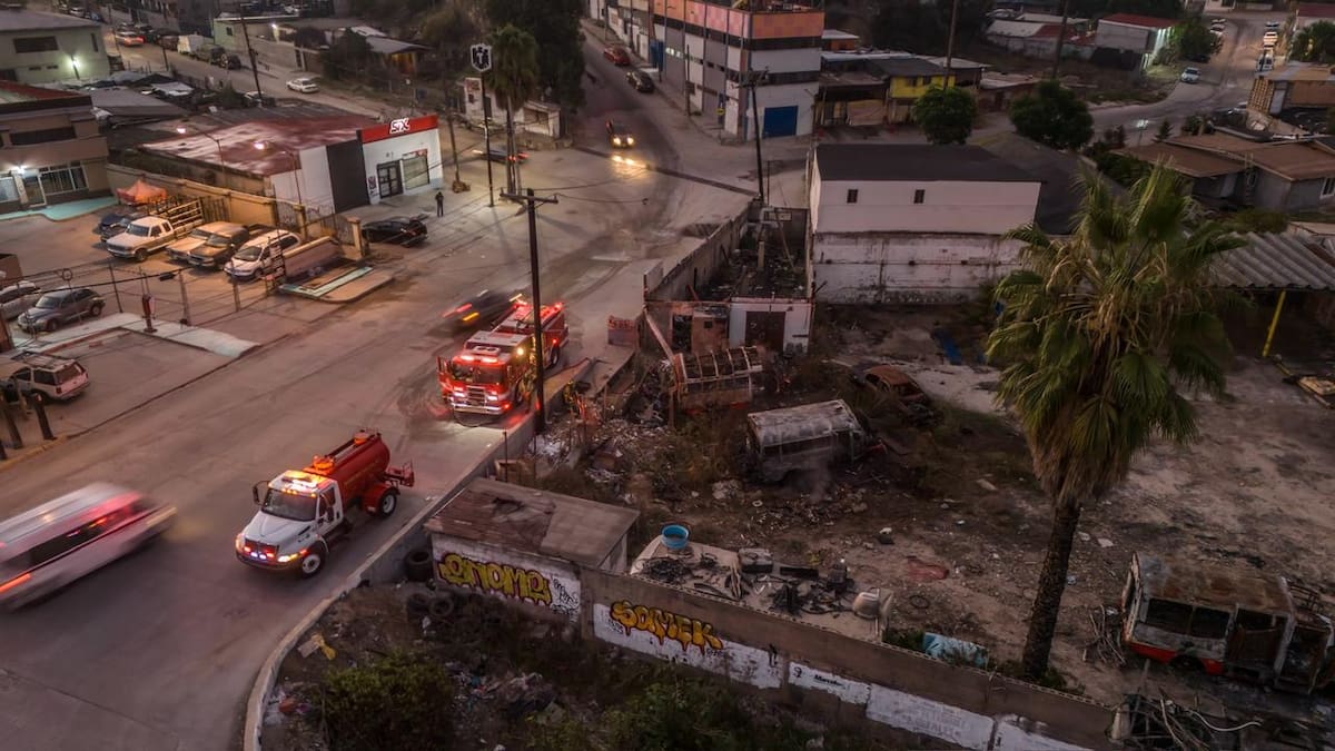 En el lugar también se encontraron dos calafias más y un vehículo previamente calcinados. Foto: Border Zoom