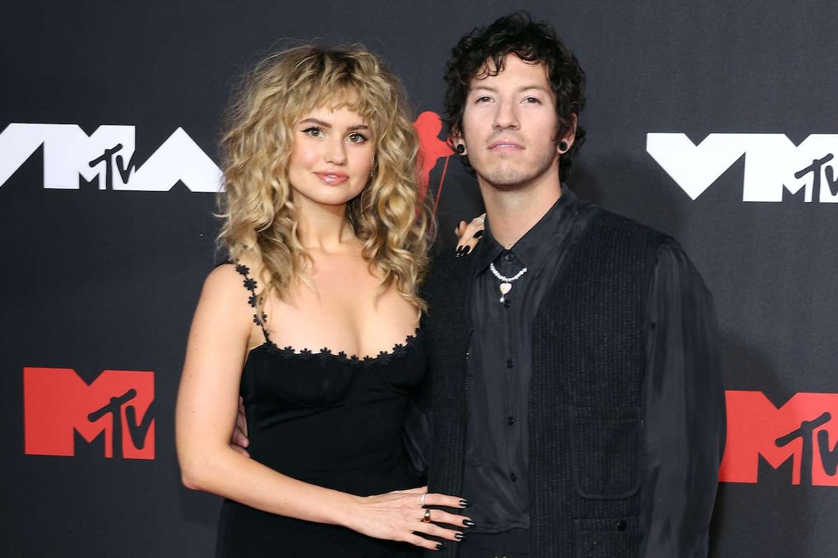 Josh Dun y Debby Ryan.