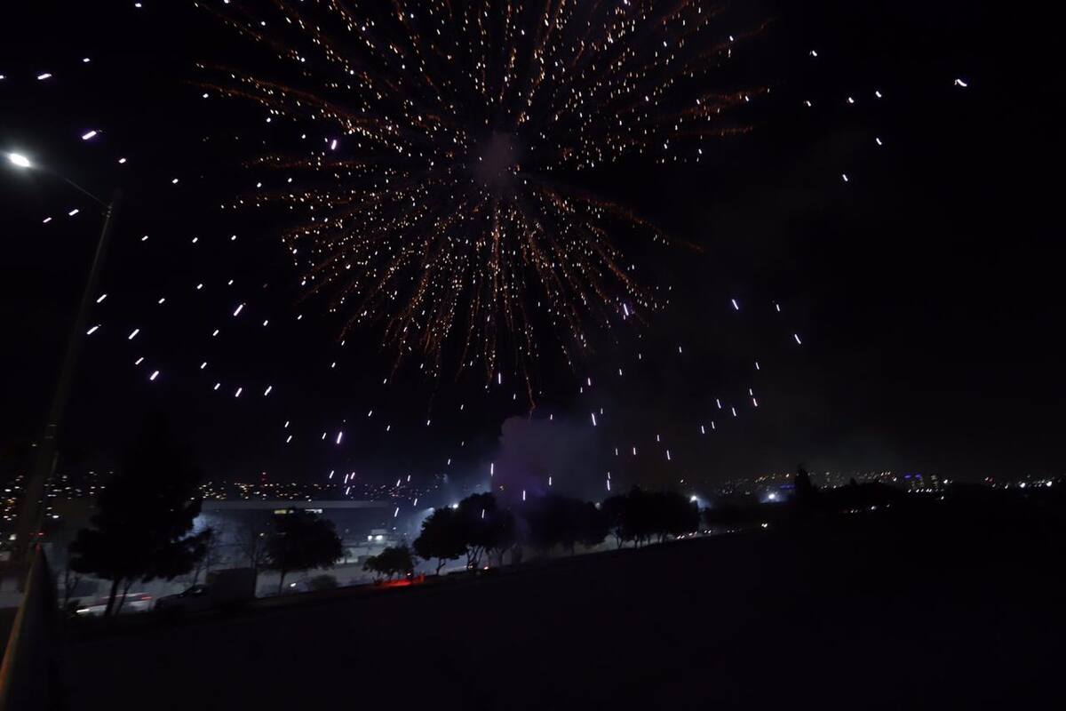 Celebran los 130 años de Tijuana con fuegos artificiales en la canalización