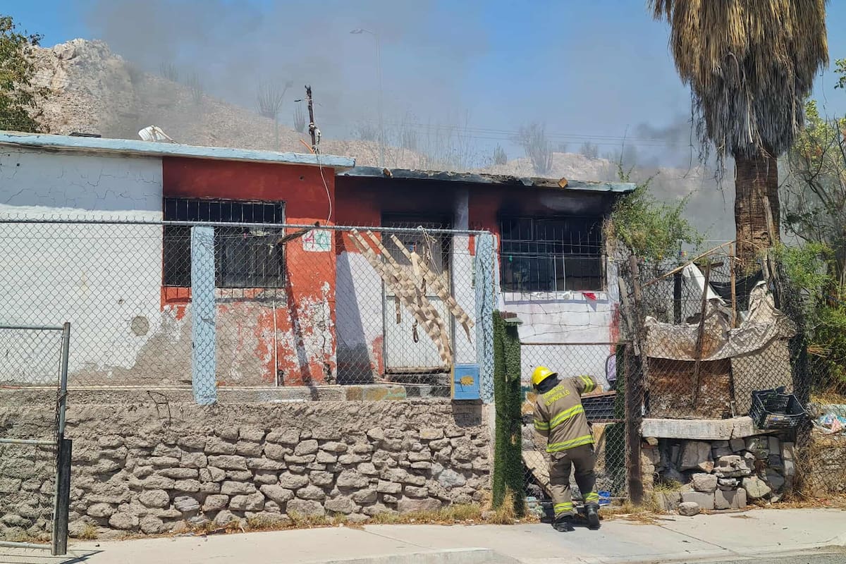 Arde casa deshabitada en colonia El Mariachi