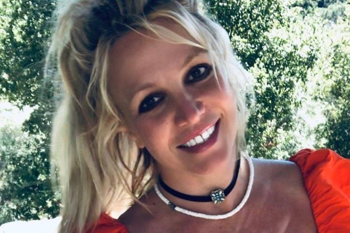 Britney Spears confiesa que se sentía como “patito feo” mientras crecía