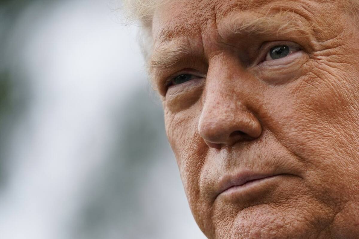 Trump firma orden de protección a recién nacidos durante abortos