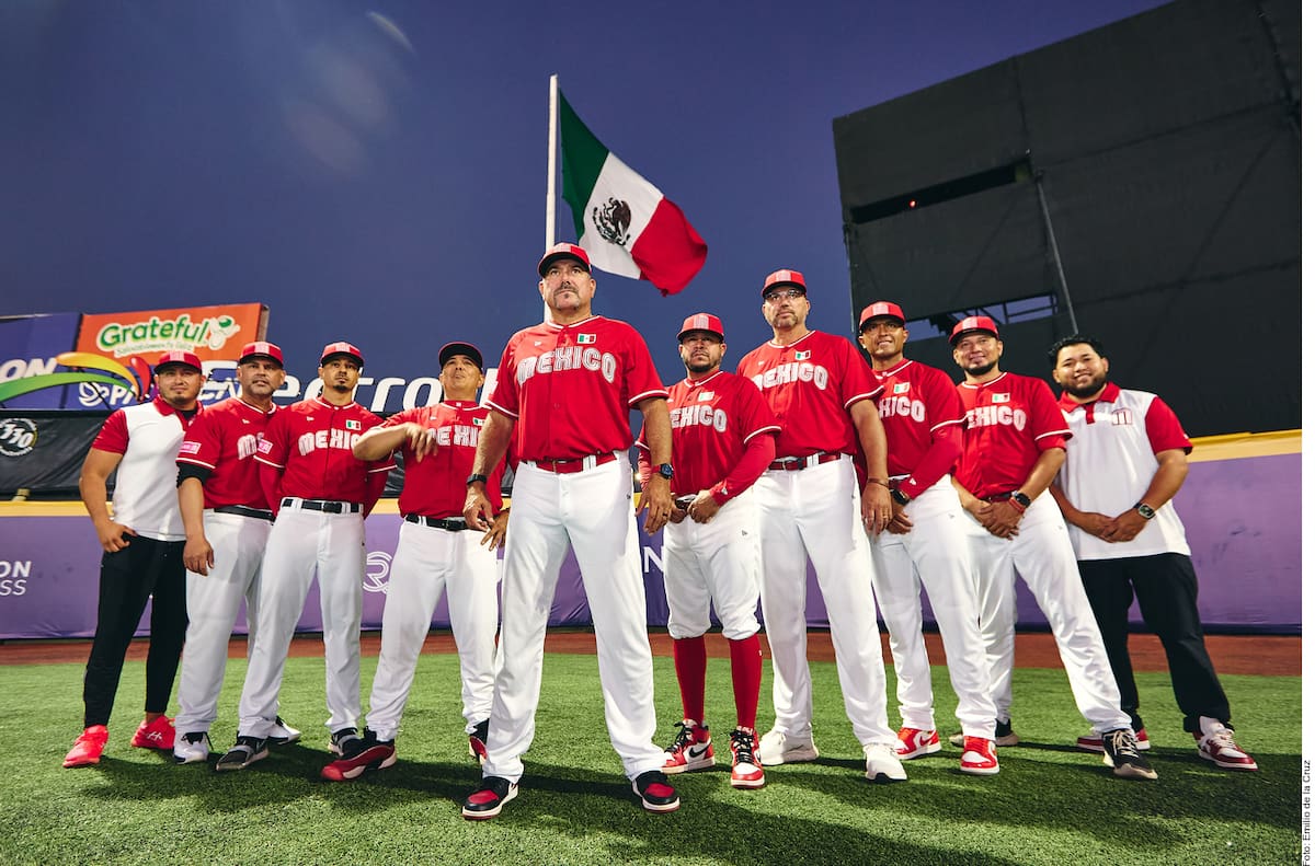 Benjamín Gil junto a todo su cuerpo técnico. (Foto: Archivo GH)