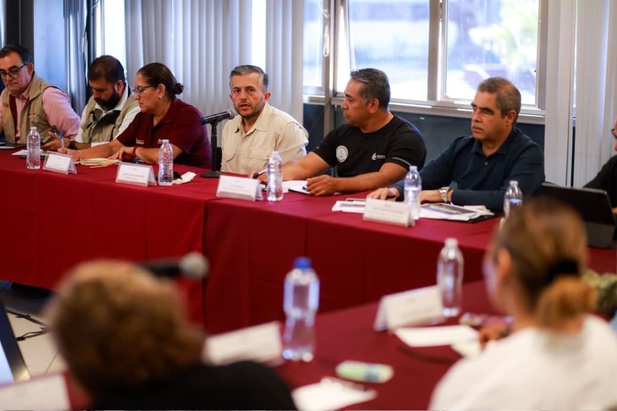 Autoridades de los gobiernos federal y de Baja California revisaron las acciones de atención y recuperación en las comunidades afectadas por las lluvias de la tormenta tropical Rachel. Foto: Cortesía