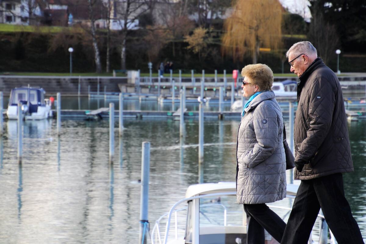 En Grecia, personas mayores de 60 años que no estén vacunadas contra Covid serán multadas