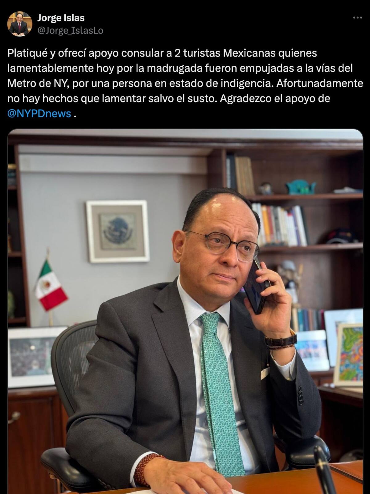 Jorge Islas, cónsul general de México en NY,  platicó con las mexicanas que fueron empujadas al metro de Nueva York. | Twitter @Jorge_IslasLo
