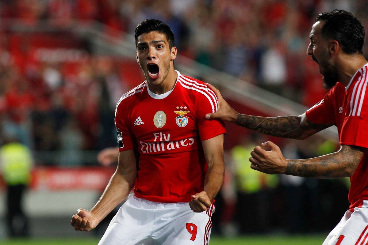 Lisboa, 29/08/2015 - O Sport Lisboa e Benfica recebeu esta noite o Moreirense Futebol Clube no Estádio da Luz em jogo da 3º jornada da I Liga 2015/2016. Raúl Jiménez festeja o 1-1.