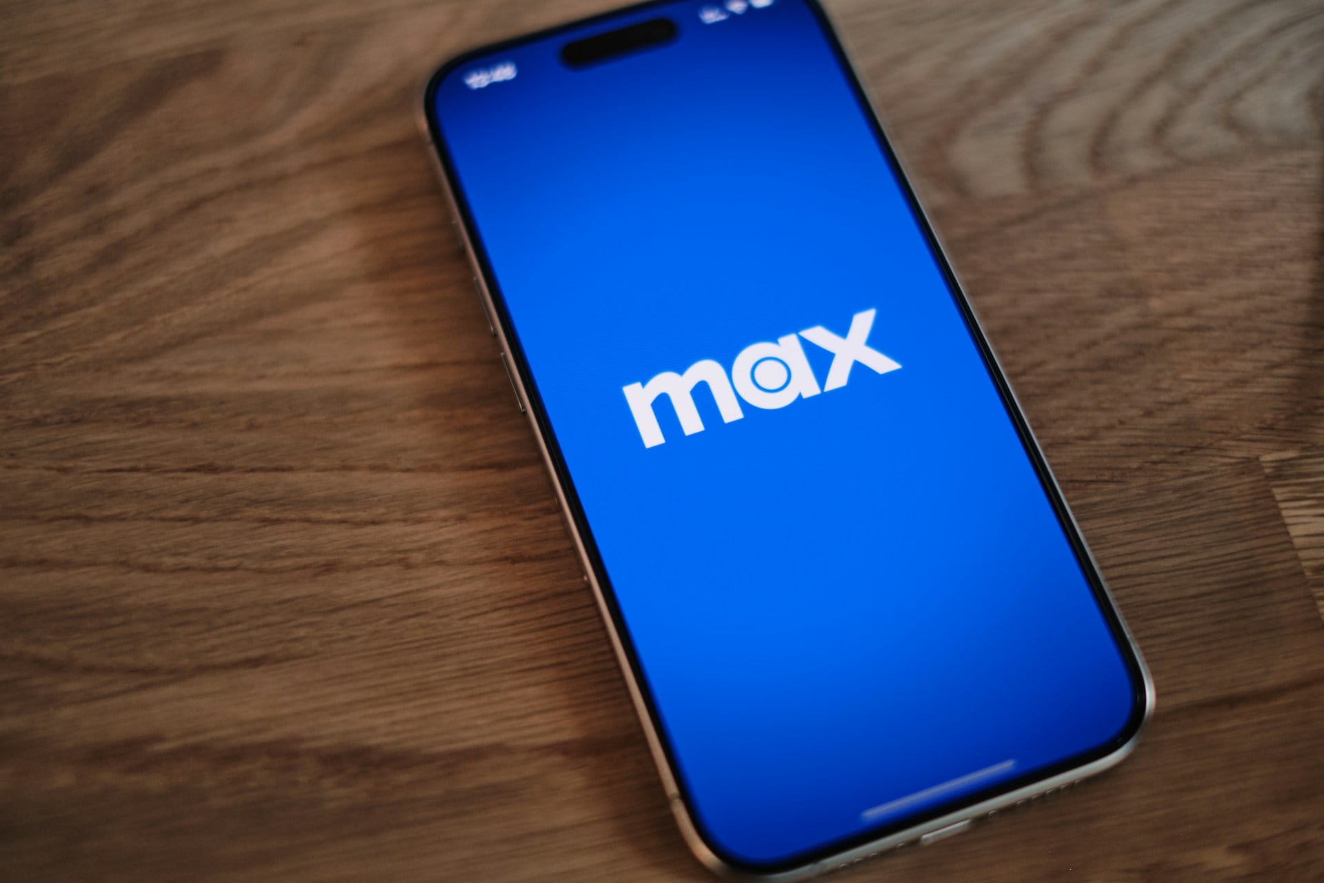 HBO Max permitirá agregar a un miembro más a la suscripción, pero se limitará a una persona por cuenta. | Foto: Unsplash
