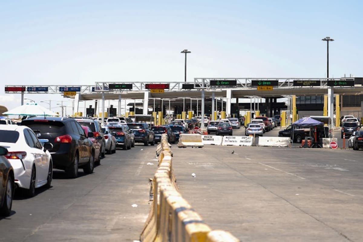 Filas moderadas para cruzar a Calexico