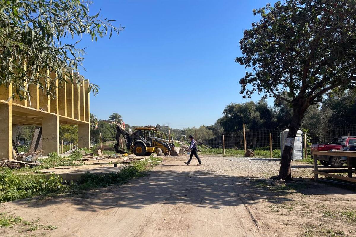 Tras más de 2 años de retraso, prometen concluir remodelación de parques en Rosarito