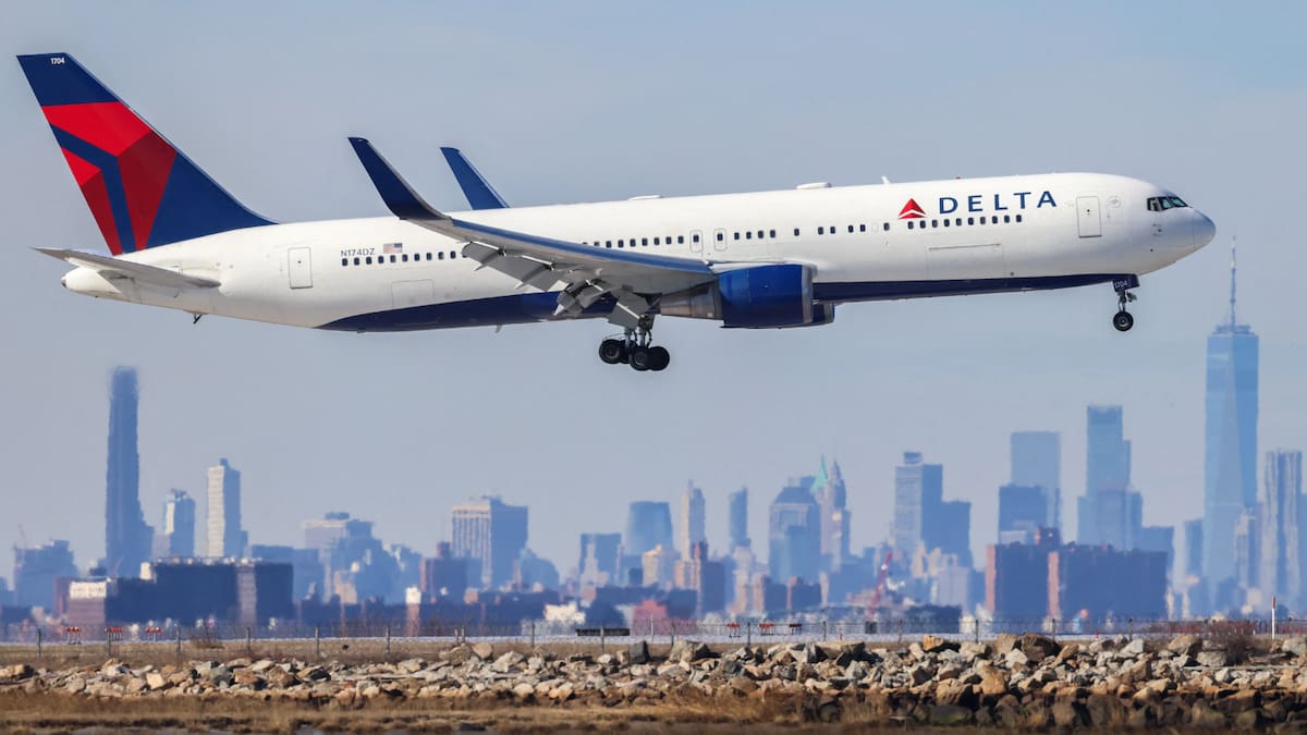 Emergencia aérea en JFK: vuelos suspendidos tras problema en motor de avión