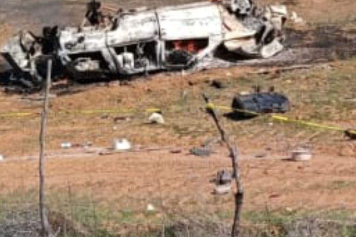 Localizan dos calcinados en un vehículo en la carretera al sur de Ensenada