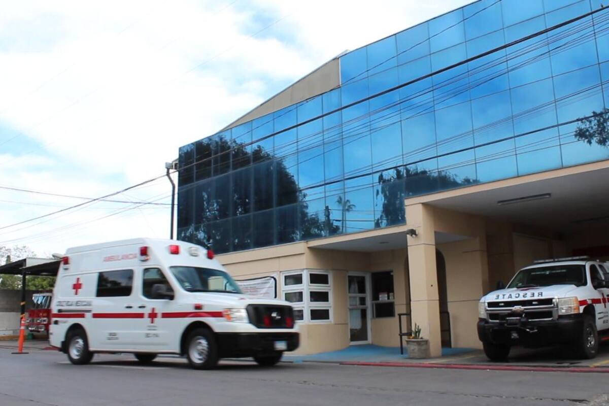 Desmantelan ambulancia de la Cruz Roja en Rosarito