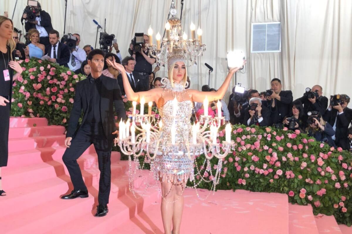 Katy Perry "alumbra" el camino del "conde" Leto en la Gala del MET