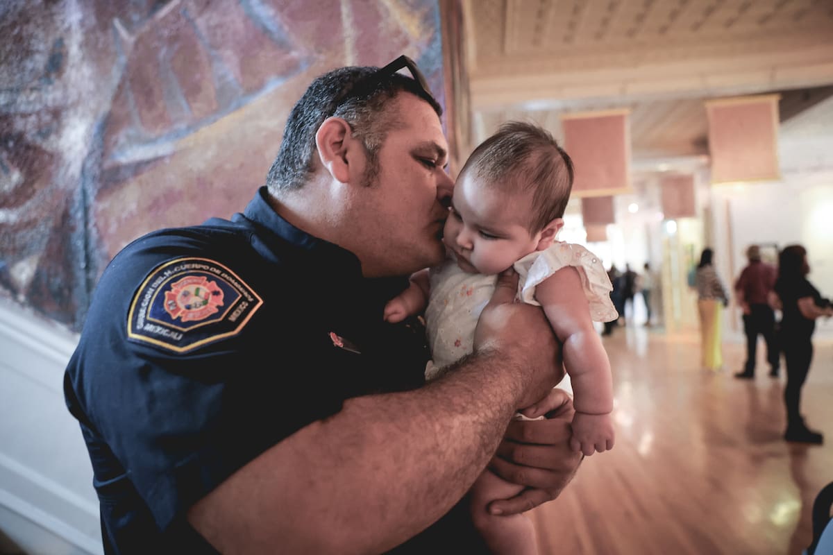 Entre el fuego y la familia: La vida de un bombero