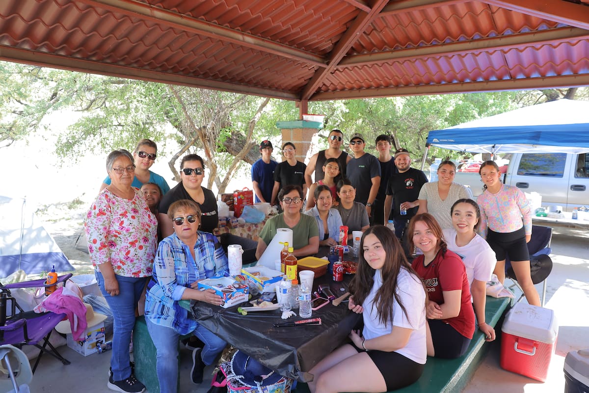 La familia Morán Alvarado, originarios de Cananea, suelen acudir cada año a las aguas termales.