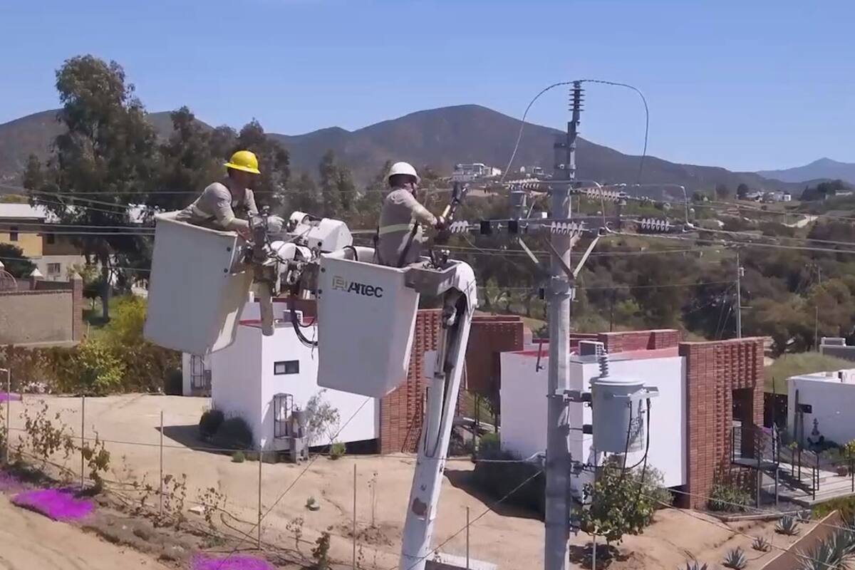 CFE realiza mantenimiento preventivo en San Antonio de las Minas