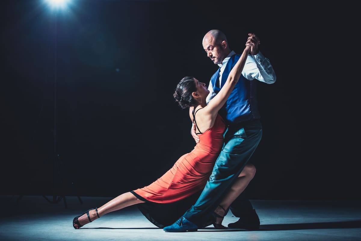 Cómo actividades creativas como el tango y los videojuegos ayudan a mantener el cerebro activo